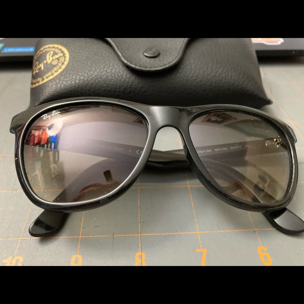 Black unisex Ray Ban original wayfarer classic